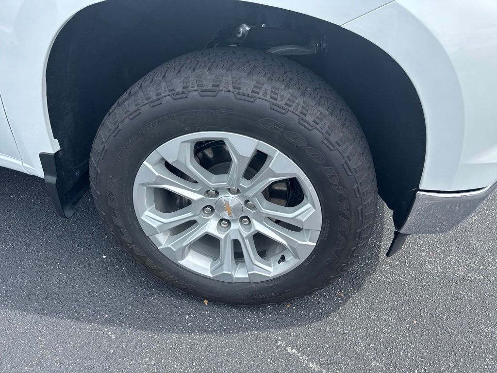 Used 2023 White Chevrolet LTZ image 3