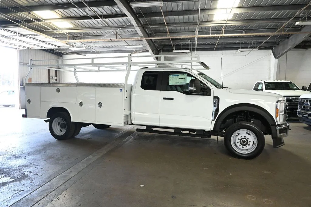 2025 Ford F-450 Super Duty Chassis Cab XL - Photo 10