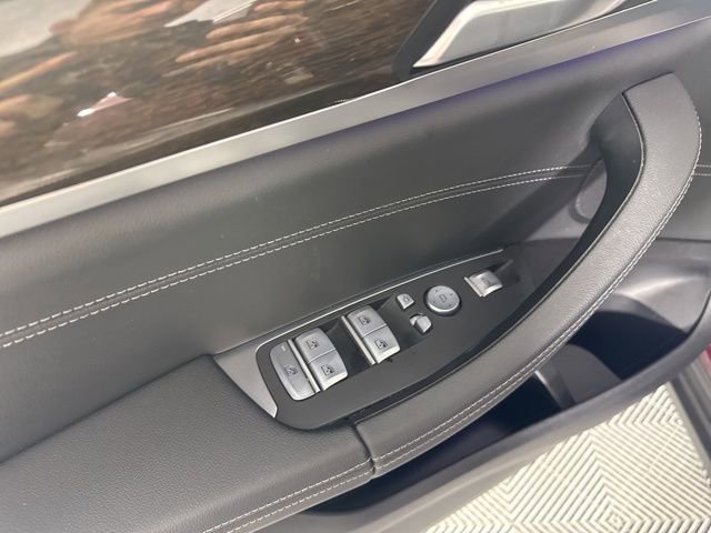 Used 2022  BMW xDrive30i image 26