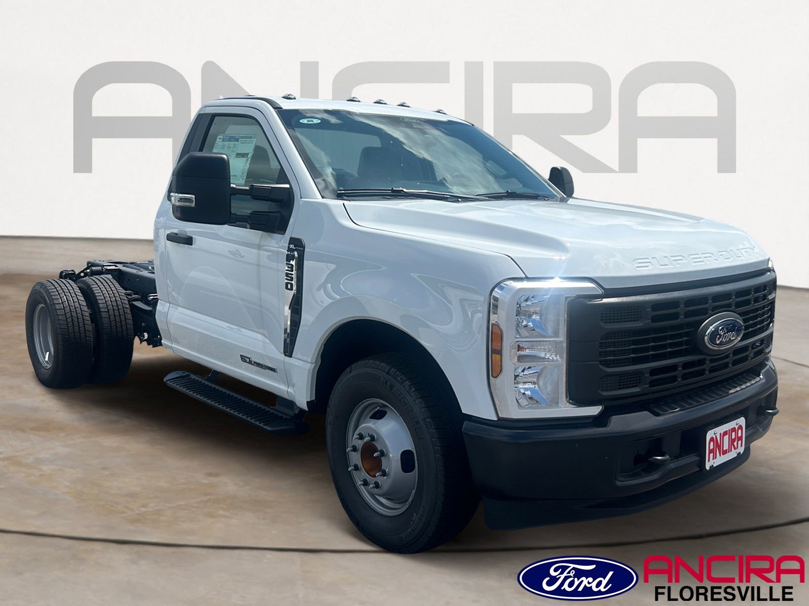 New 2026 Oxford White Ford XLT image 1