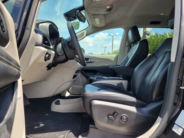 2023 Chrysler Pacifica Touring L - Photo 25