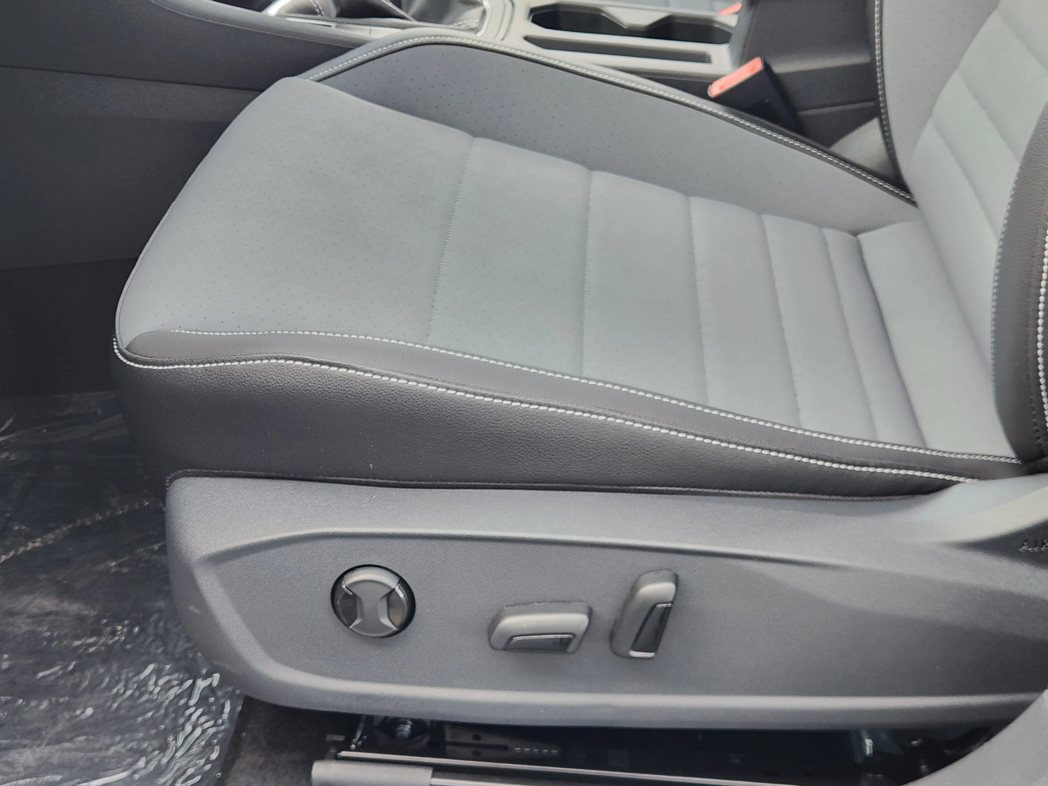 New 2026 Silver Volkswagen SE image 19