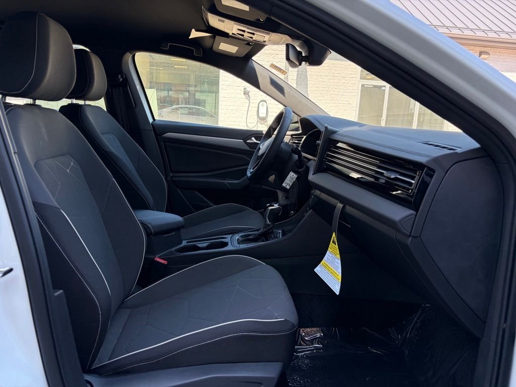 New 2026 Pure White Volkswagen 1.5T Sport  image 10