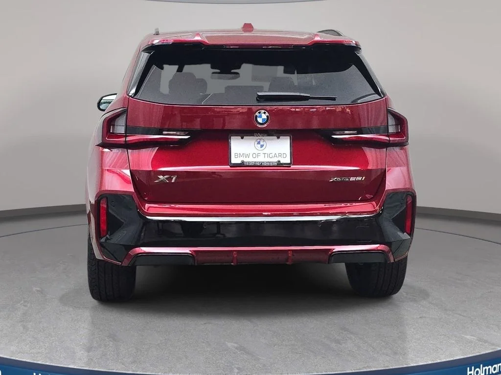 Used 2026 Vegas Red Metallic BMW xDrive28i image 7