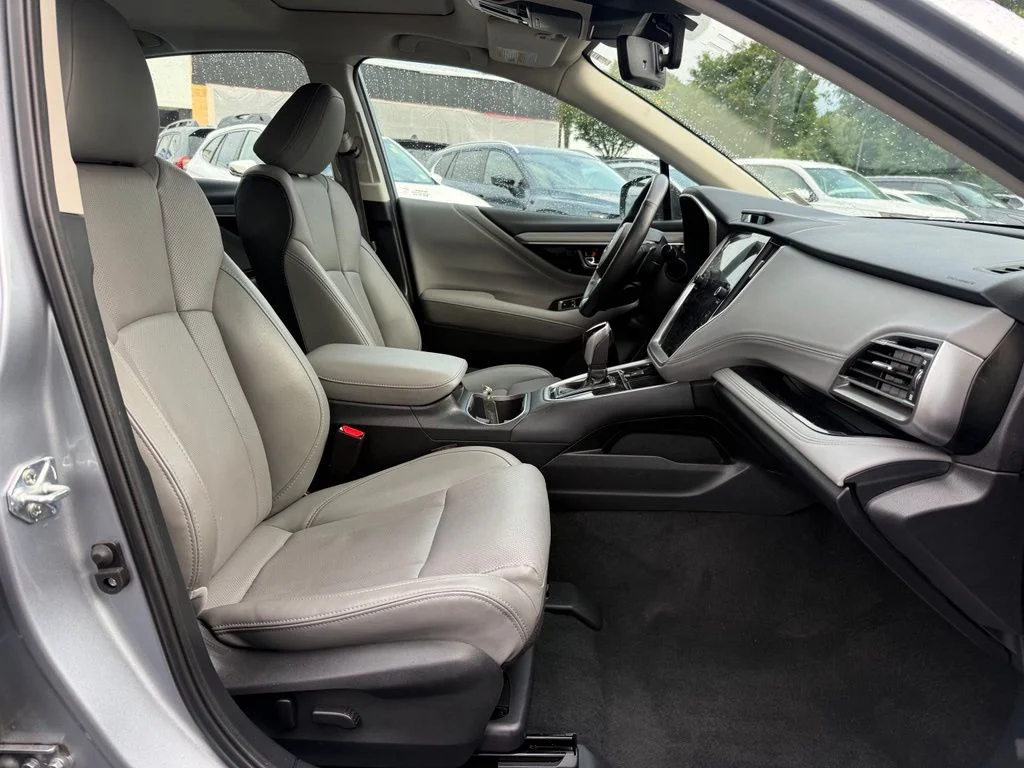 Used 2024 Ice Silver Metallic Subaru Limited image 33