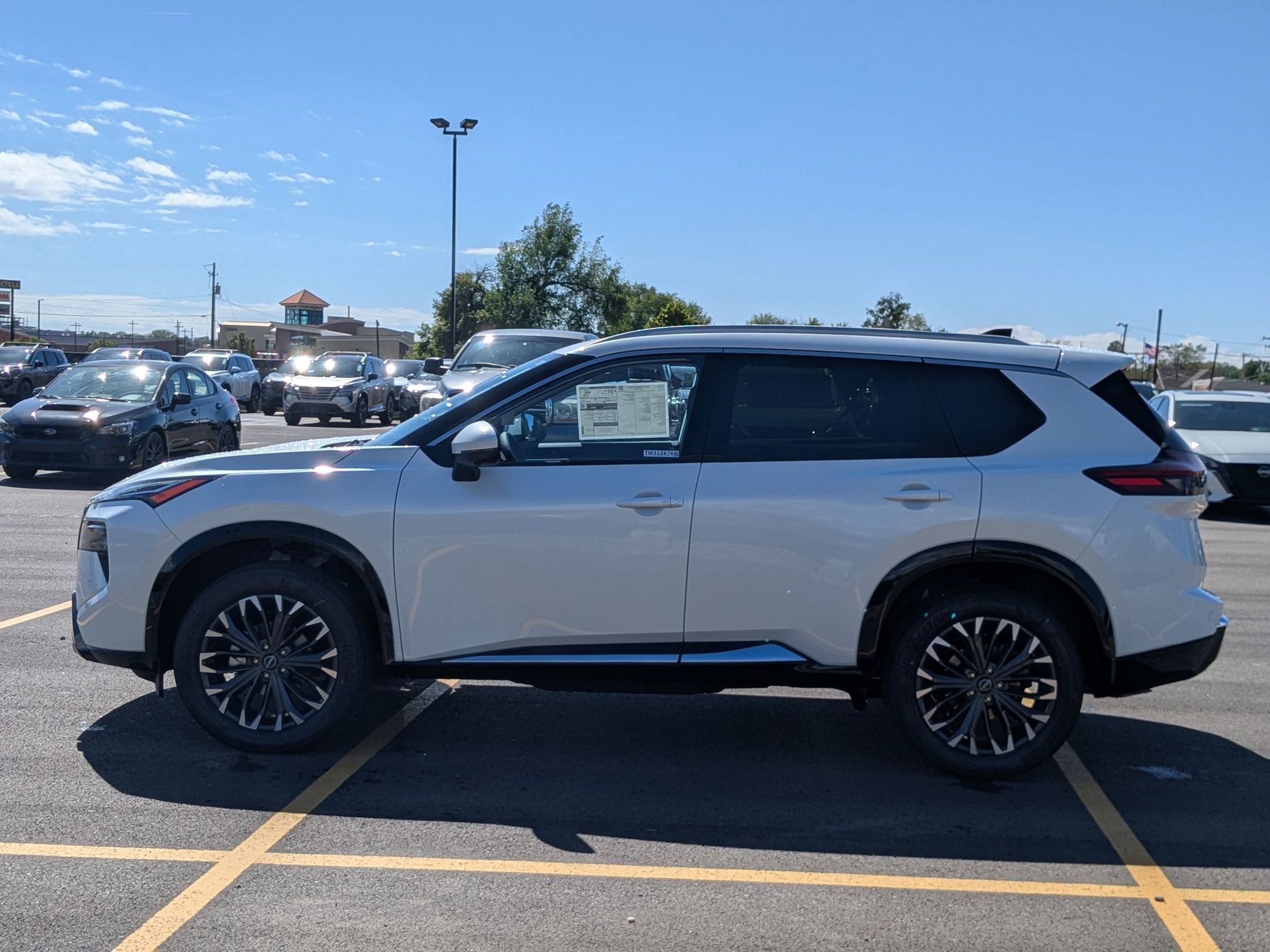 New 2026 Everest White Pearl Tricoat Nissan Platinum image 7