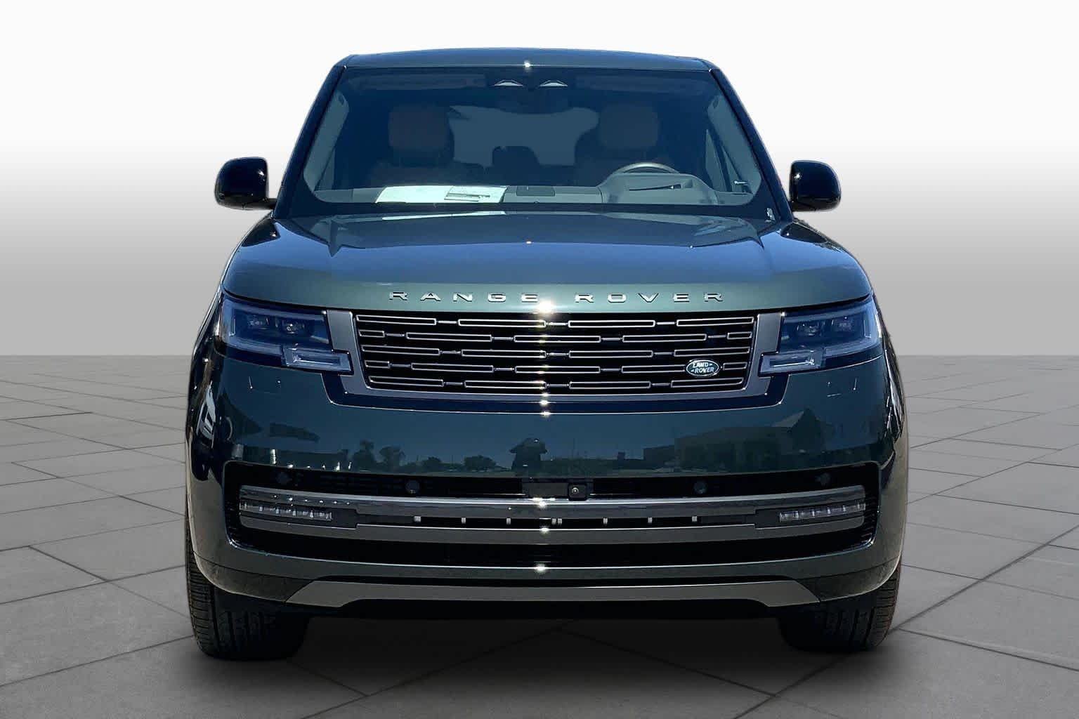 New 2026 Belgravia Green Land Rover SE image 3