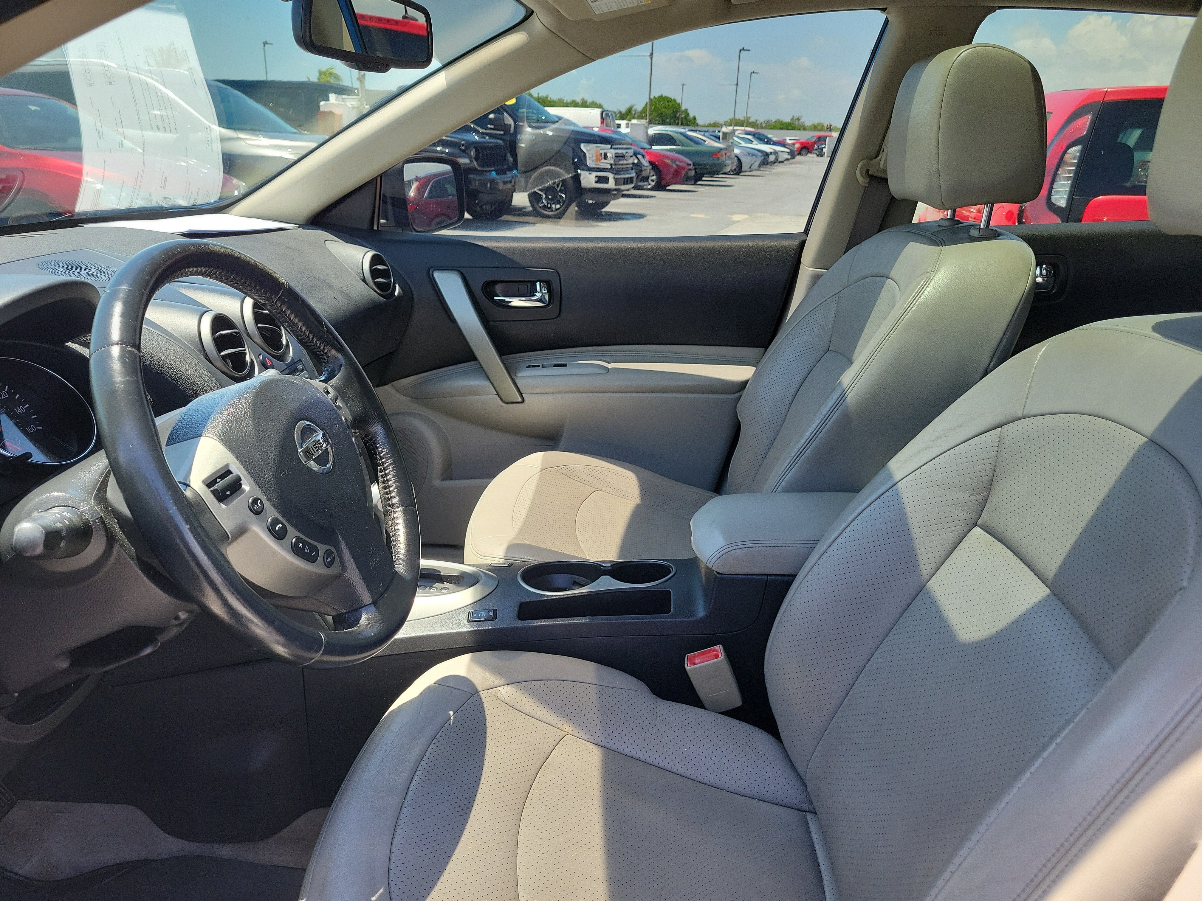 Used 2011 Indigo Blue Nissan SV image 21