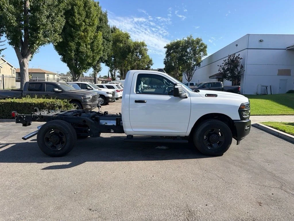 New 2025 Bright White Clear-Coat Exterior Paint RAM Tradesman image 6