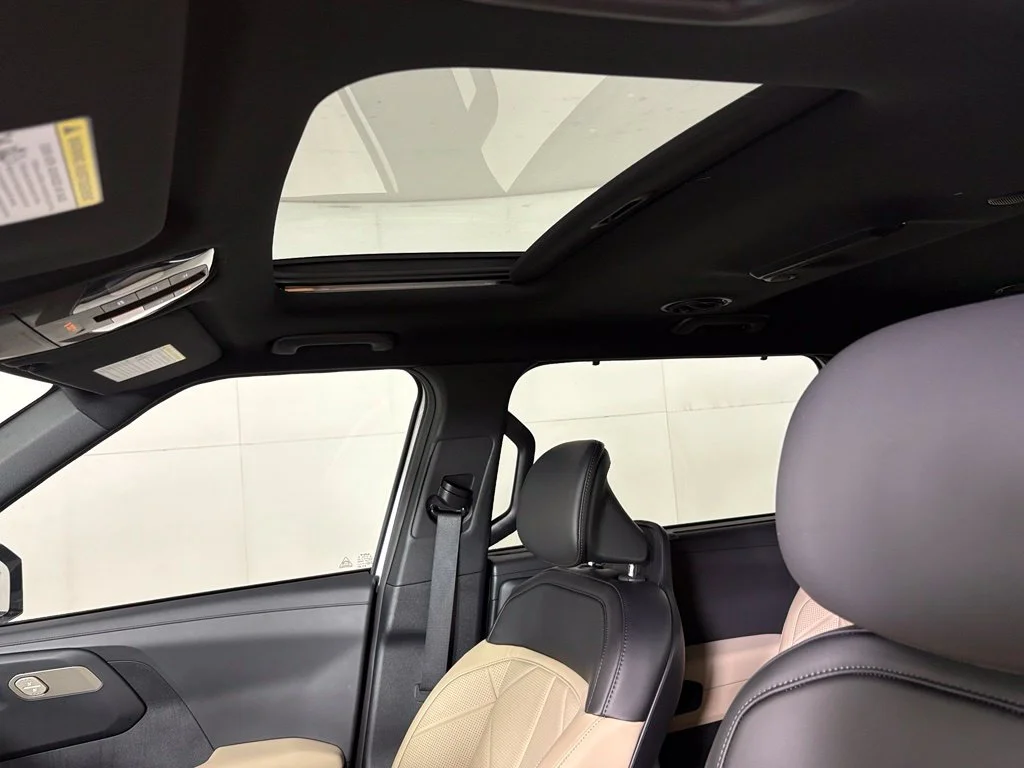 New 2027 Glacial White Pearl Kia EX image 38