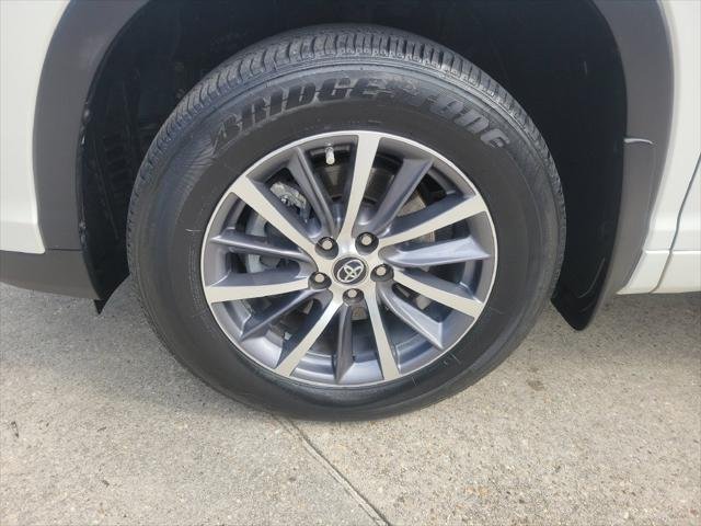 Certified Used 2017 BLIZZARD PEARL Toyota  image 28