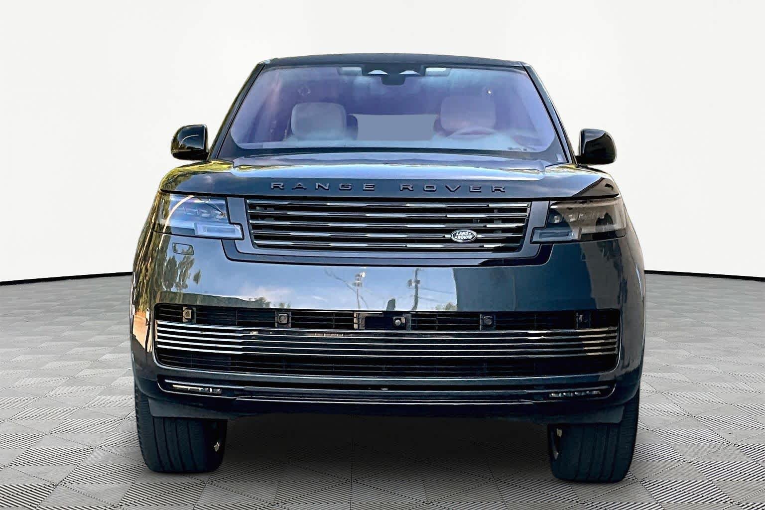 Used 2023 Carpathian Grey Premium Metallic Land Rover SV image 4