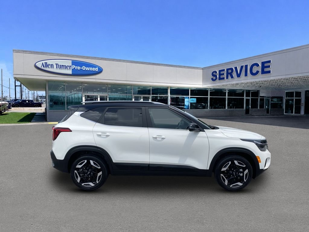 Used 2026 Clear White/Black Roof Kia SX image 9