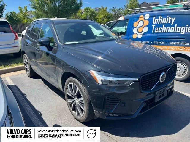 2024 Volvo XC60 B5 Plus Dark Theme AWD's photo