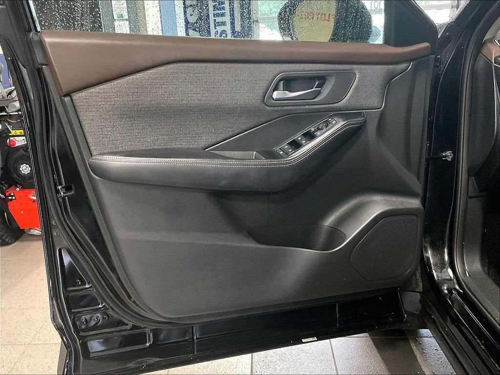 Used 2023 Black Nissan SV image 9