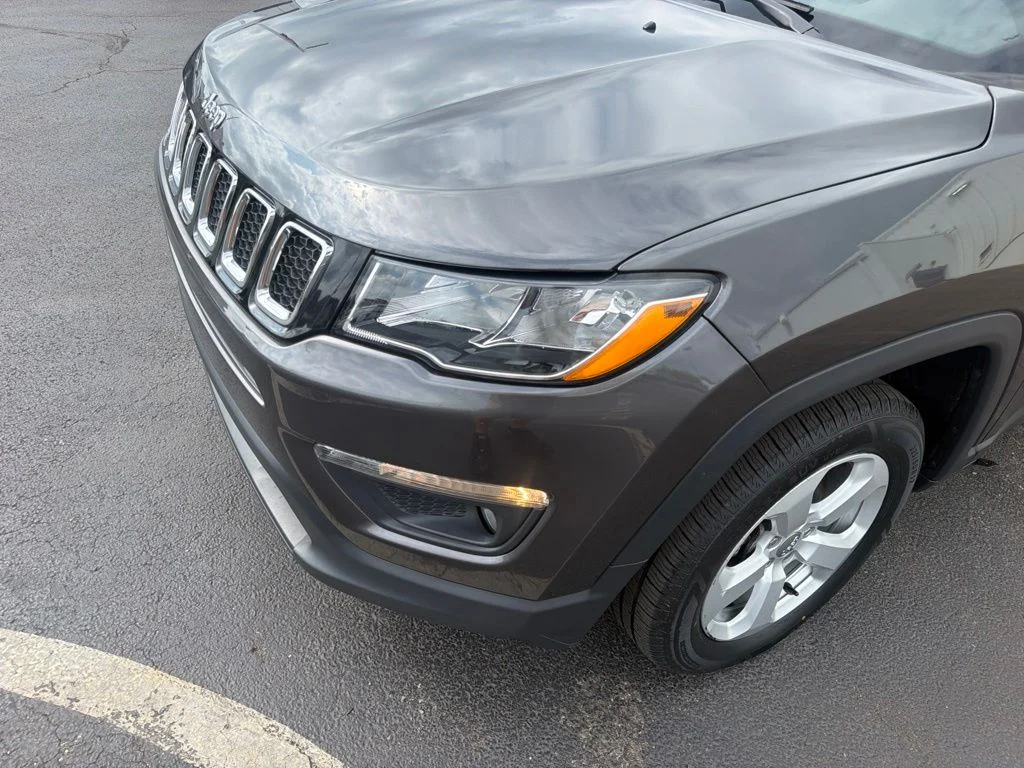 Certified Used 2021 Granite Crystal Clearcoat Metallic Jeep Latitude image 17