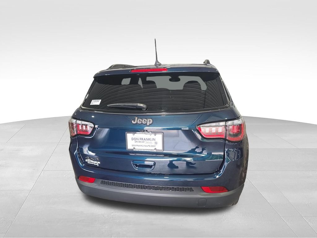 New 2026 Fathom Blue Pearl-Coat Exterior Paint Jeep Latitude image 5