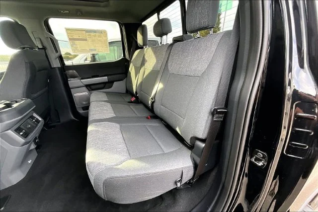 New 2027 Agate Black Metallic Ford F-250® XLT image 10