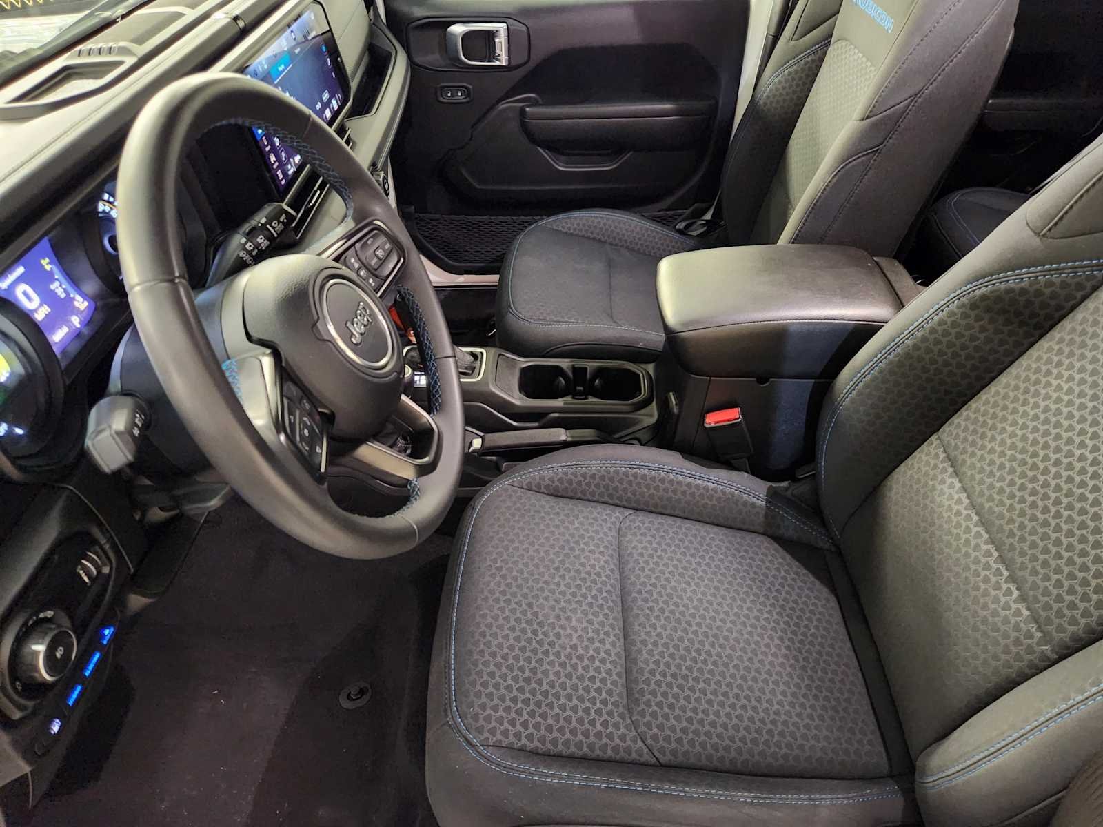 Used 2024 Bright White Clearcoat Jeep Rubicon image 13