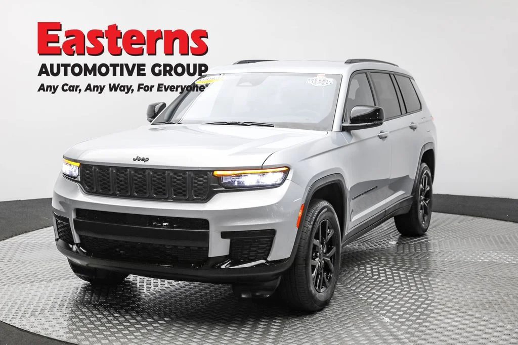Used 2024 Silver Jeep Altitude image 1