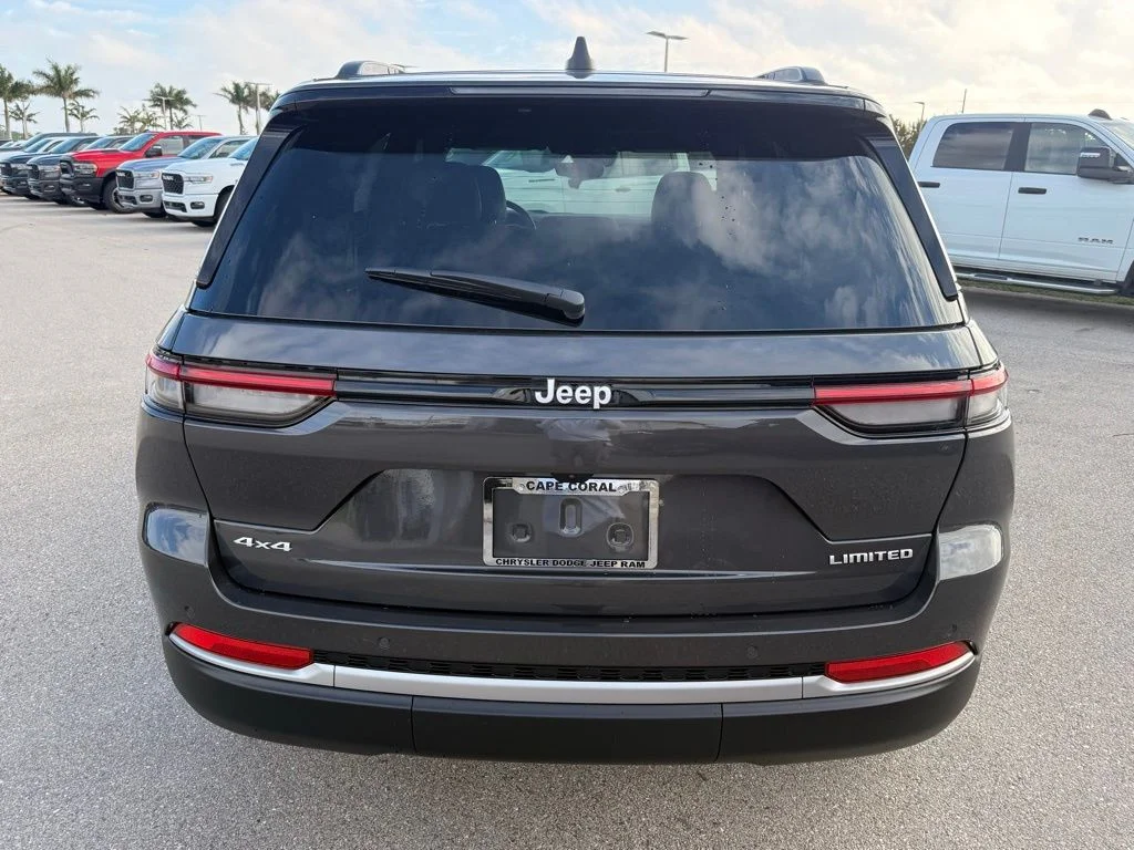 New 2026 Baltic Gray Metallic Clear-Coat Exterior Paint Jeep Limited image 5