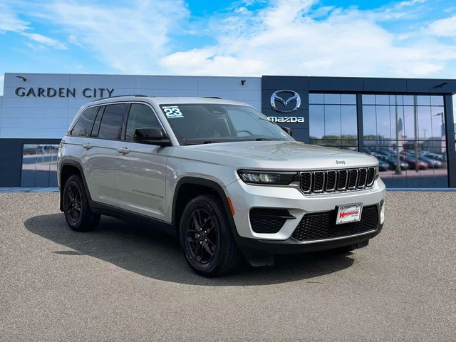 2023 Jeep Grand Cherokee Laredo X 4x4