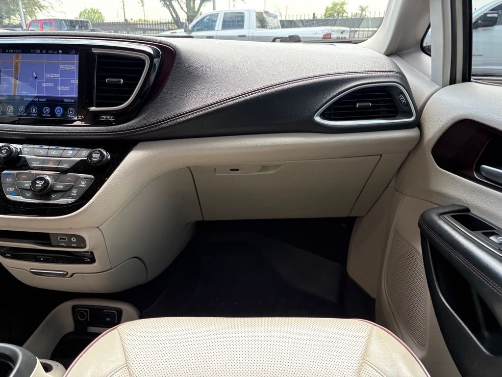 Used 2017 White Chrysler Limited image 7