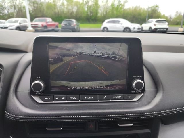 Used 2023 White Nissan SV image 18