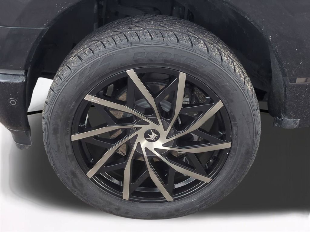 2023 Ford F-150 Lightning Platinum - Photo 11