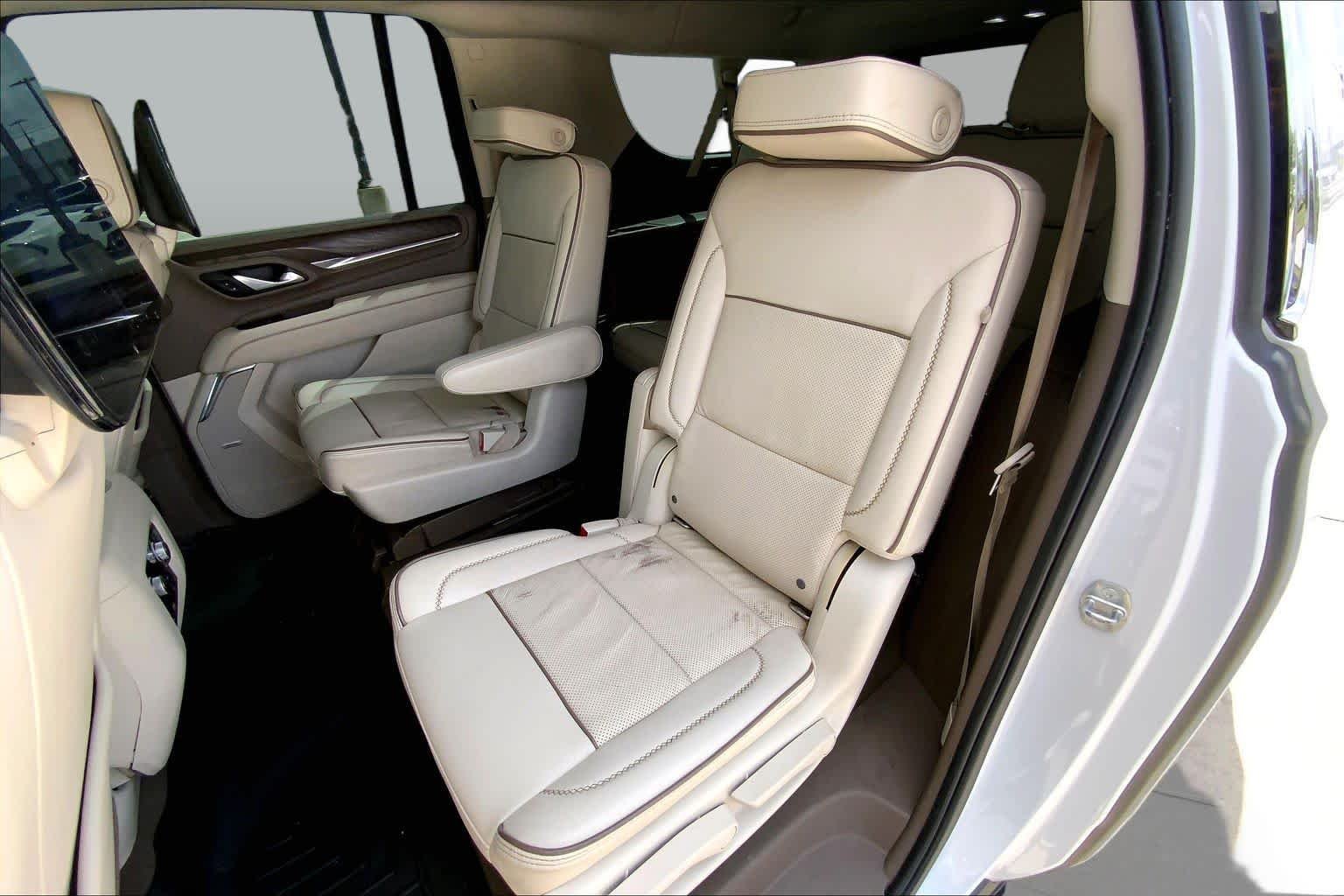 Used 2021 White Frost Tricoat GMC Denali image 21