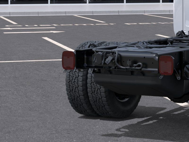 New 2025 Summit White Chevrolet Work Truck image 11