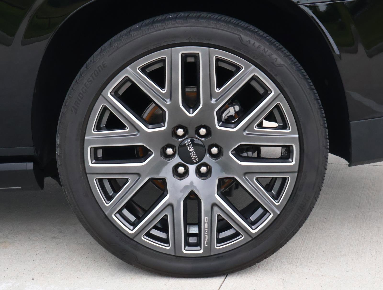 2025 GMC Yukon XL Denali Ultimate - Photo 9