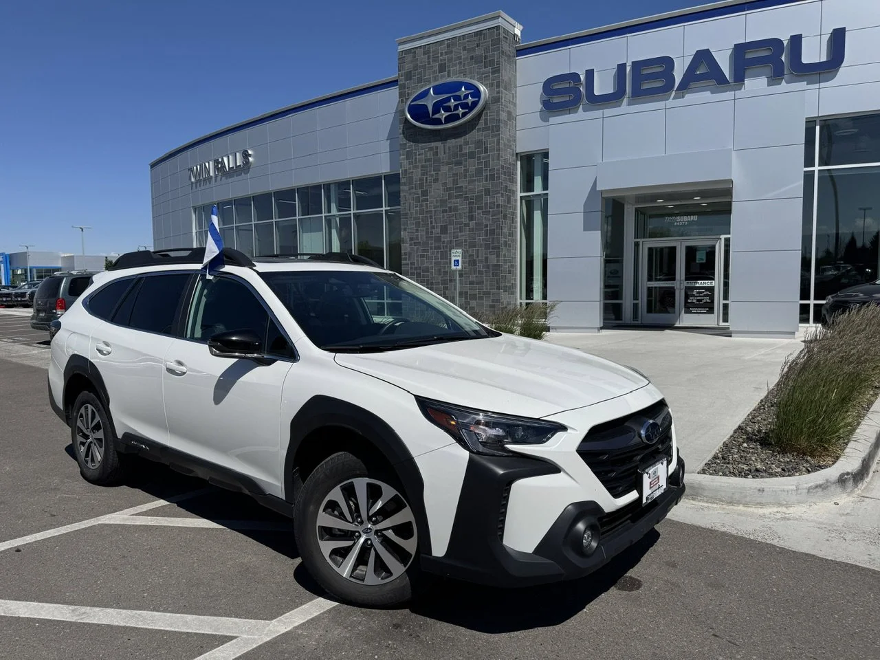 2025 Subaru Outback Premium's photo