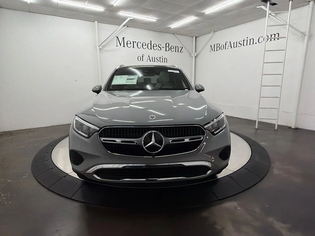 New 2027 White Mercedes-Benz GLC 300 image 2