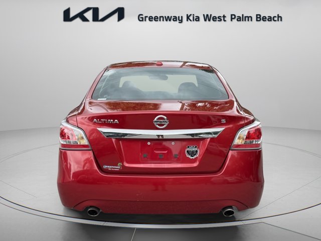 Used 2015 Red Nissan 2.5 S image 6