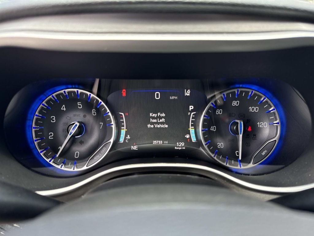 Used 2022 Red Chrysler Touring L image 39