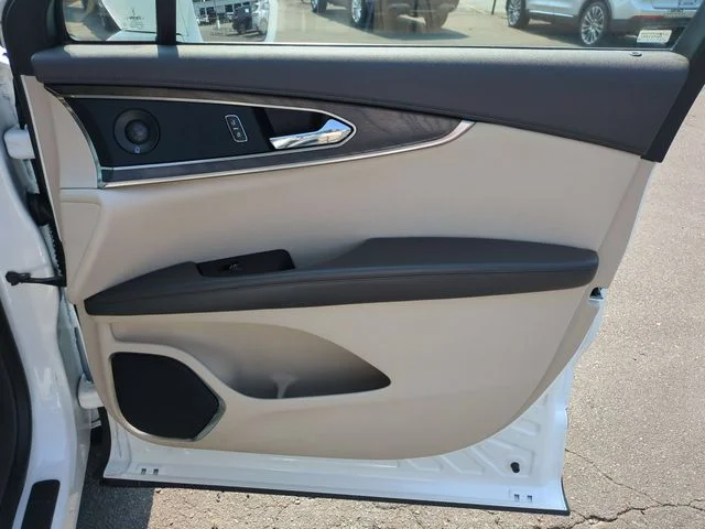 Used 2020 White Lincoln Reserve image 33