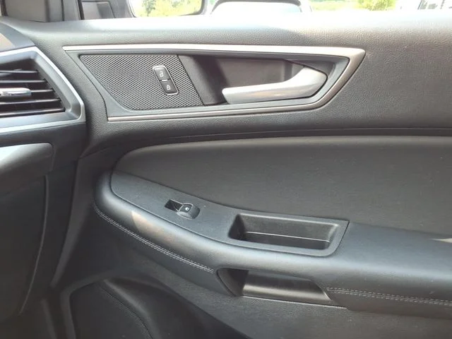 Used 2024 Silver Ford SEL image 27