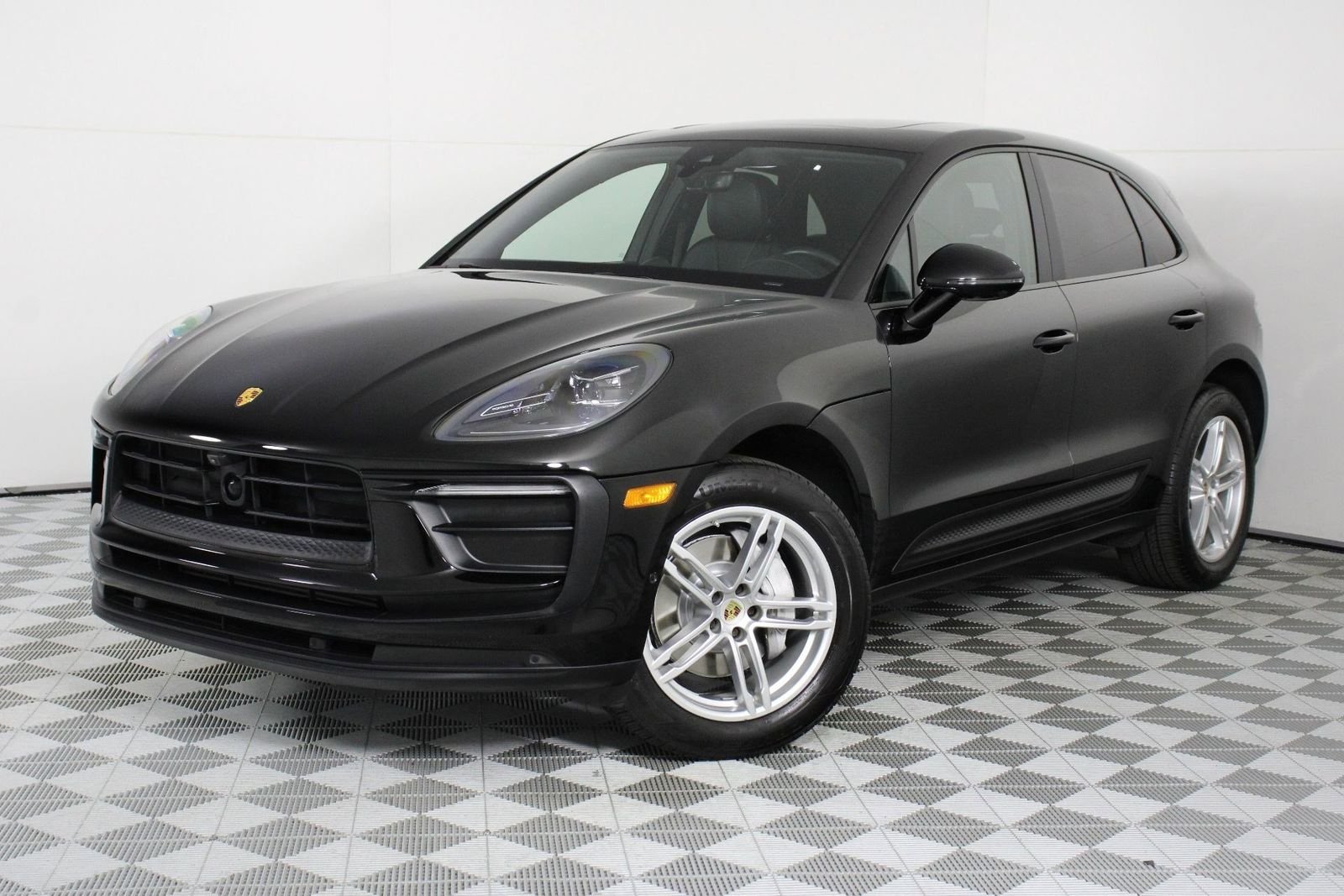 2023 Porsche Macan -'s photo