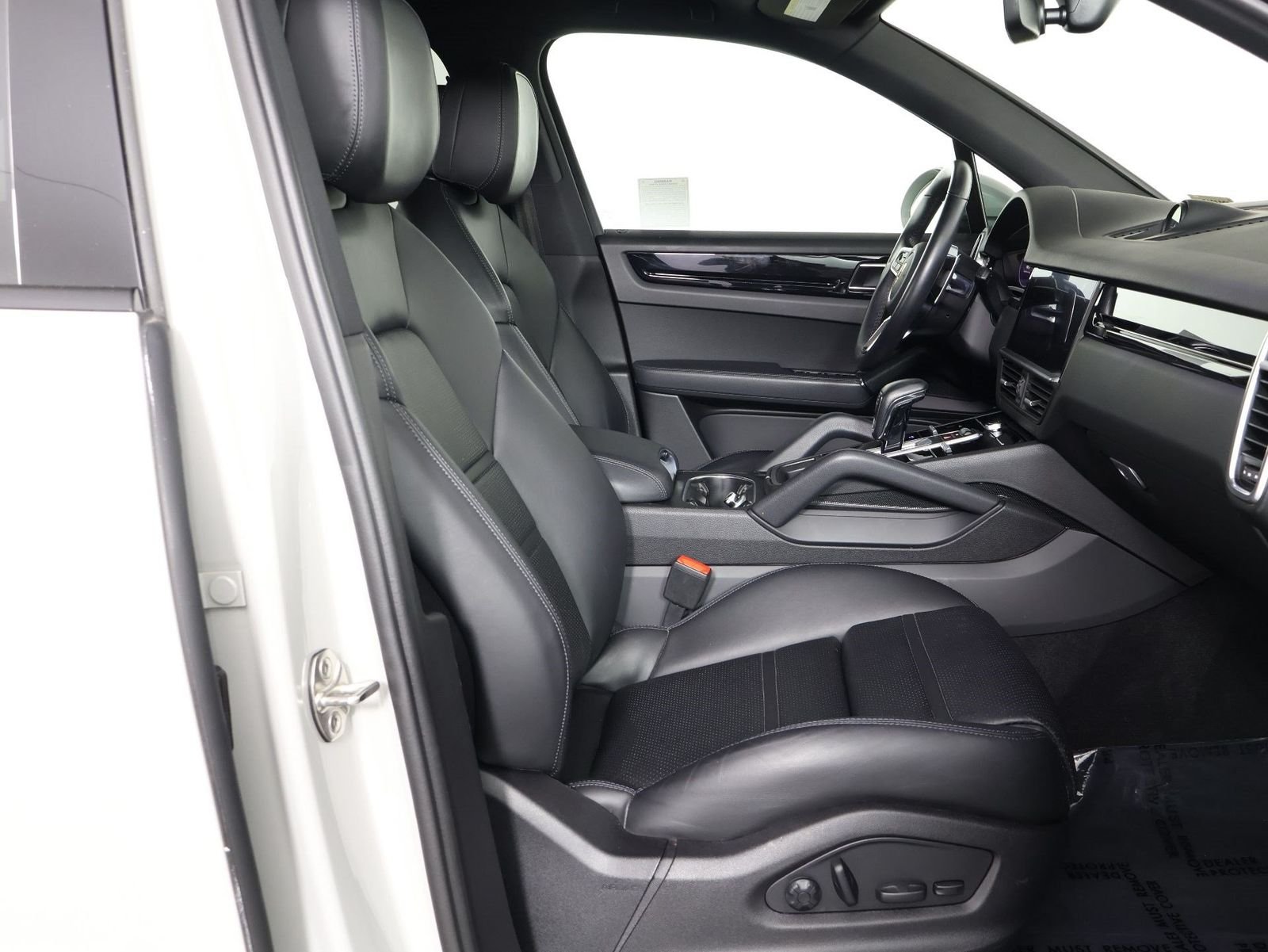 Certified Used 2023 Chalk Porsche  image 31