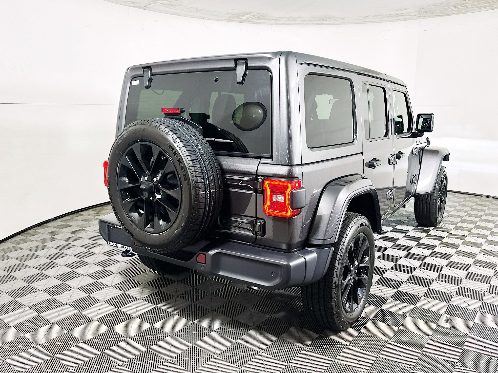 2025 Jeep Wrangler thumbnail 5