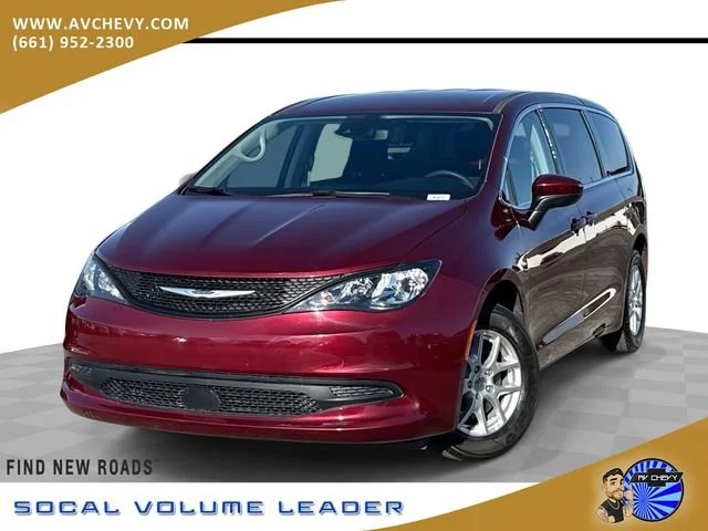 2023 Chrysler Voyager LX's photo