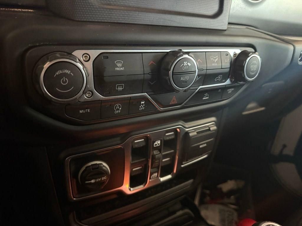 Used 2020 White Jeep Sport image 13