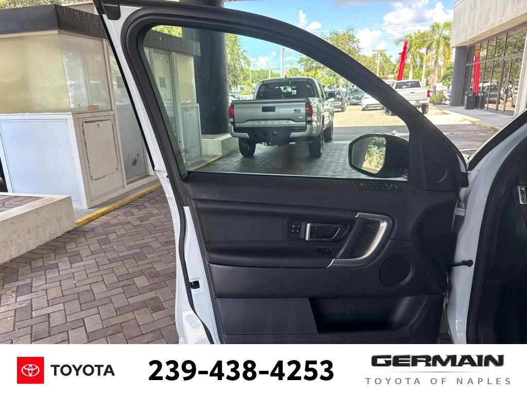 Used 2018 White Land Rover HSE image 13