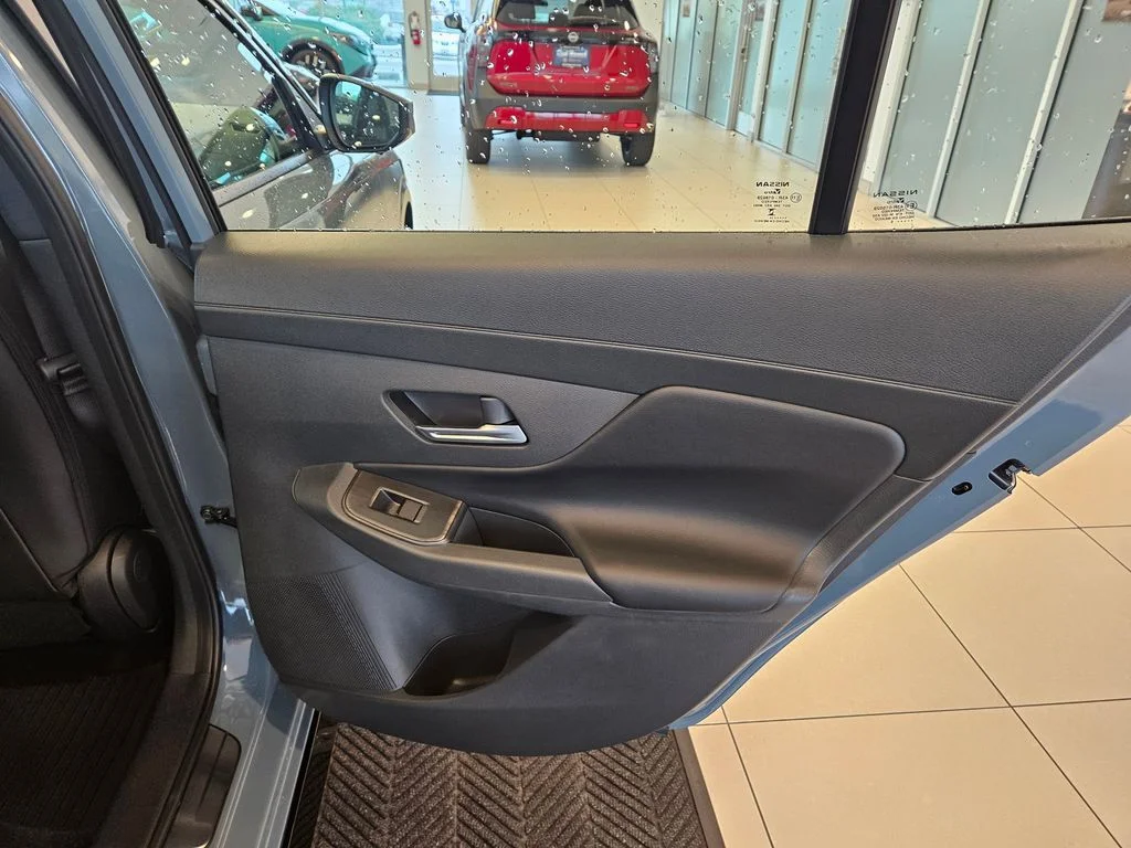 New 2026 Atlantic Gray Metallic / Super Black Two-tone Nissan SR image 29