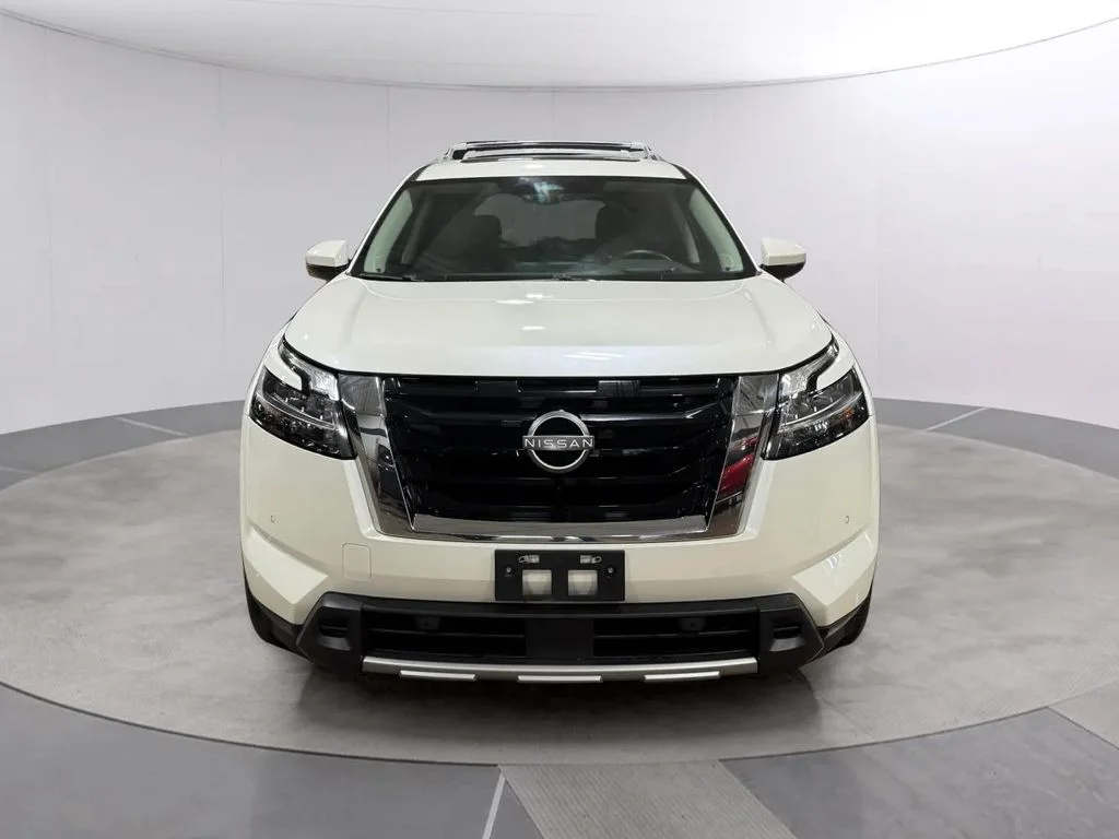 Certified Used 2024 Pearl White Tricoat Nissan Platinum image 8