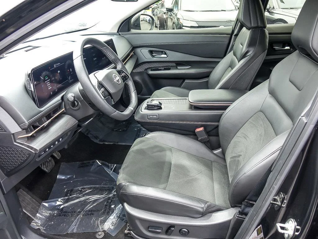 Used 2024 Black Diamond Pearl Nissan ENGAGE image 12