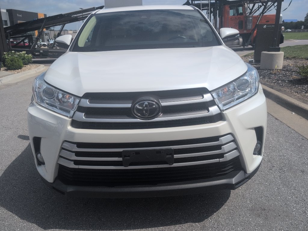 Used 2017 Blizzard Pearl Toyota LE Plus image 5