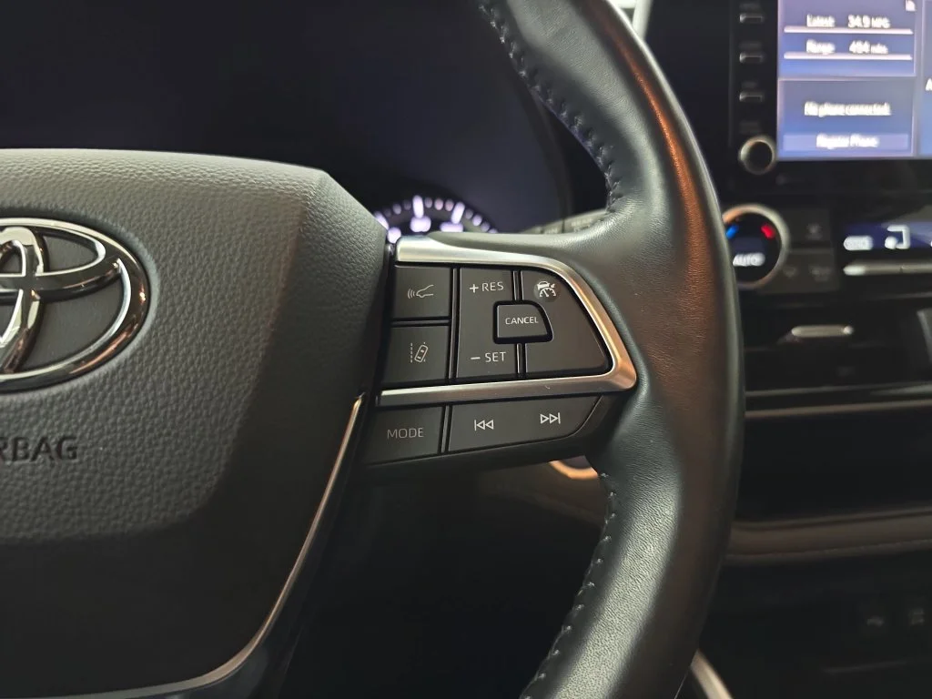 Used 2020  Toyota LE image 20