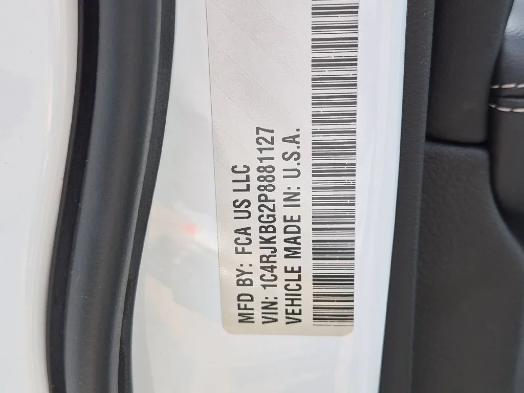 Used 2023 White Jeep Limited image 32